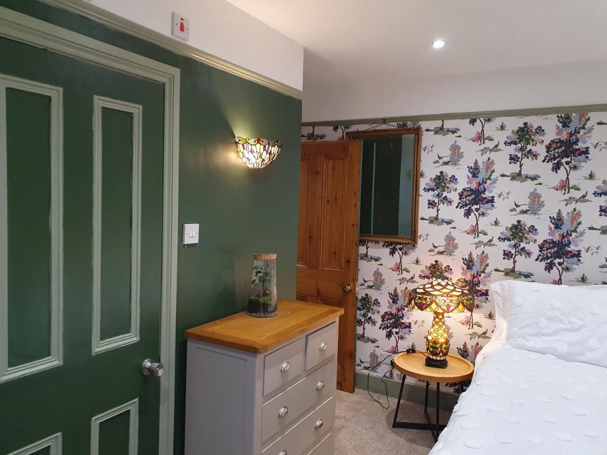 The Lodge Stanwell Екстер'єр фото