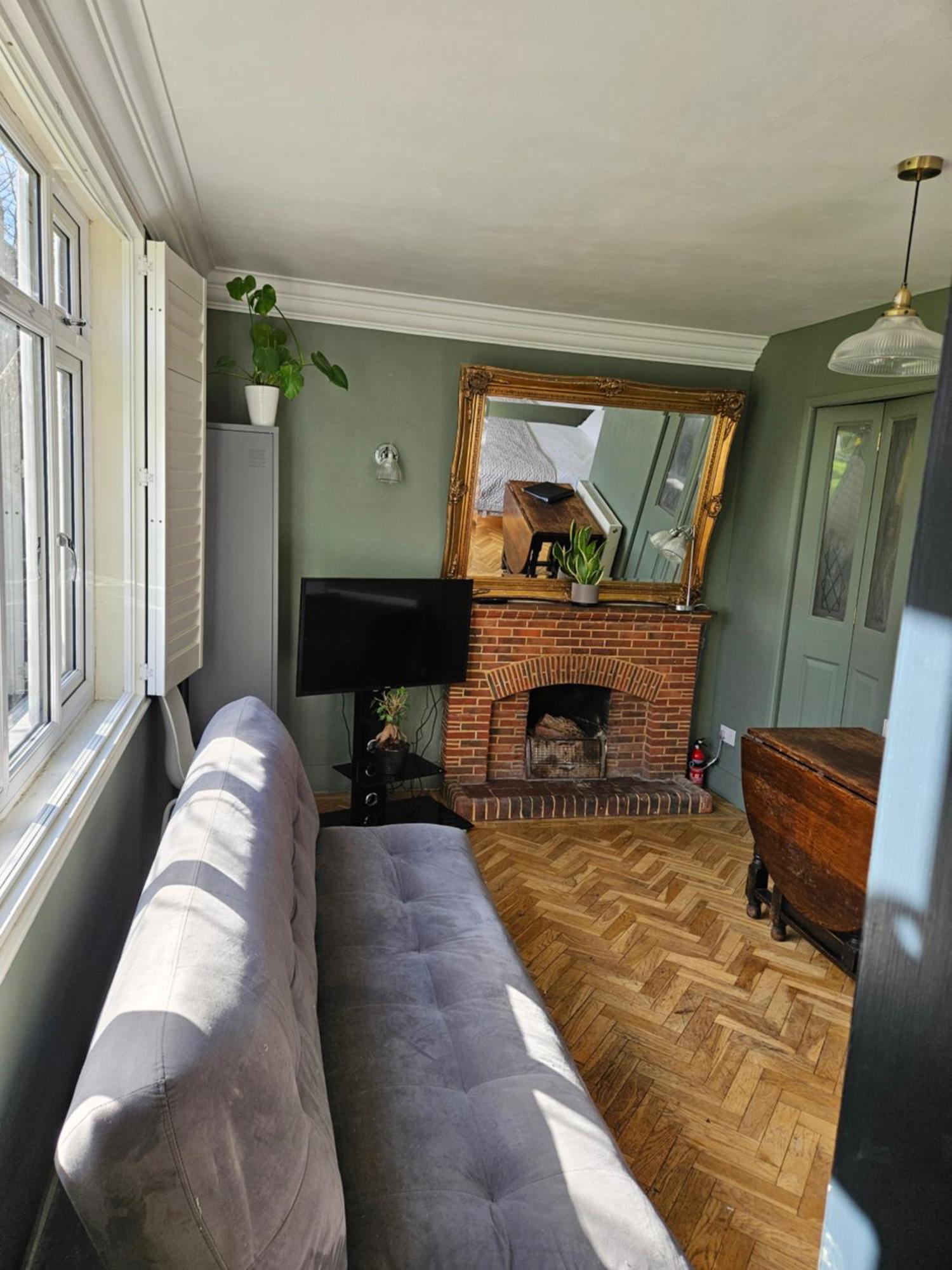 The Lodge Stanwell Екстер'єр фото