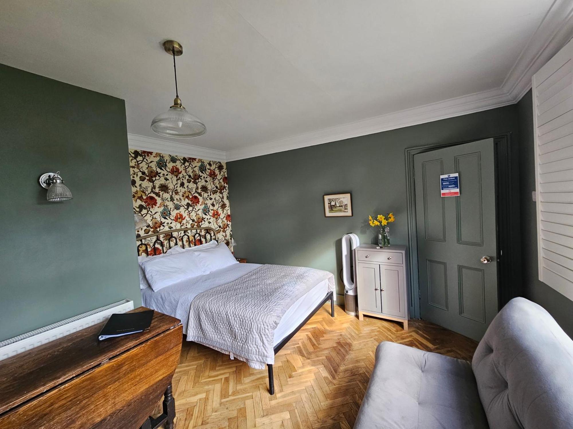 The Lodge Stanwell Екстер'єр фото